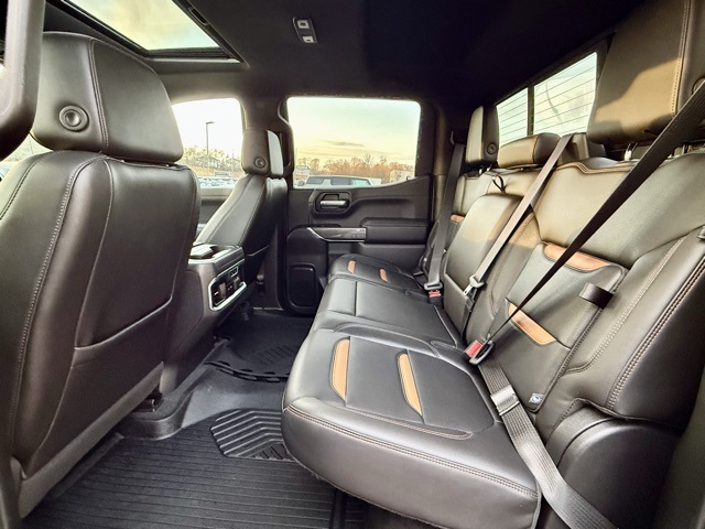 Vehicle image 17 of 44
