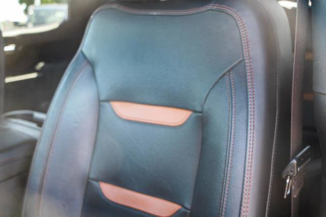 Vehicle image 15 of 28
