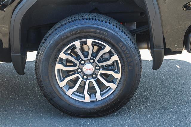 Vehicle image 10 of 28