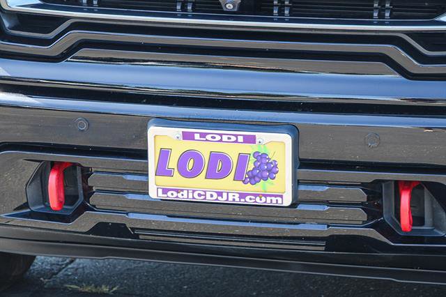 Vehicle image 26 of 28