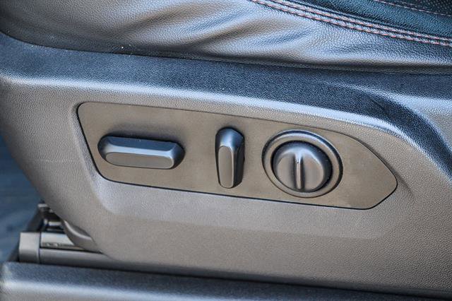 Vehicle image 21 of 28