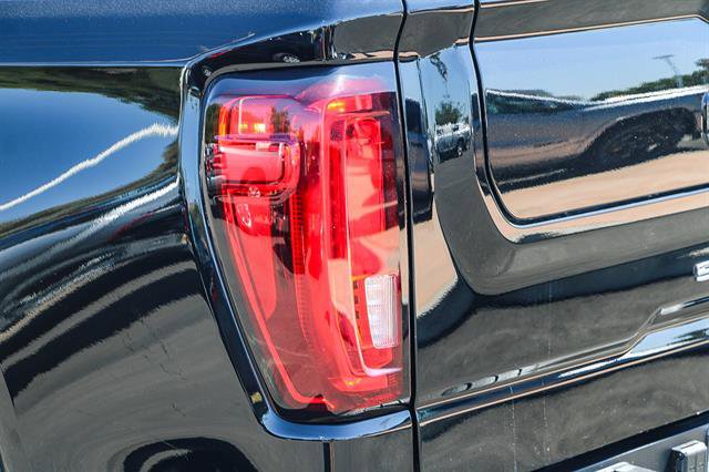 Vehicle image 25 of 28