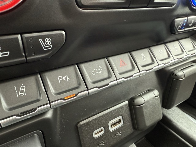 Vehicle image 25 of 32