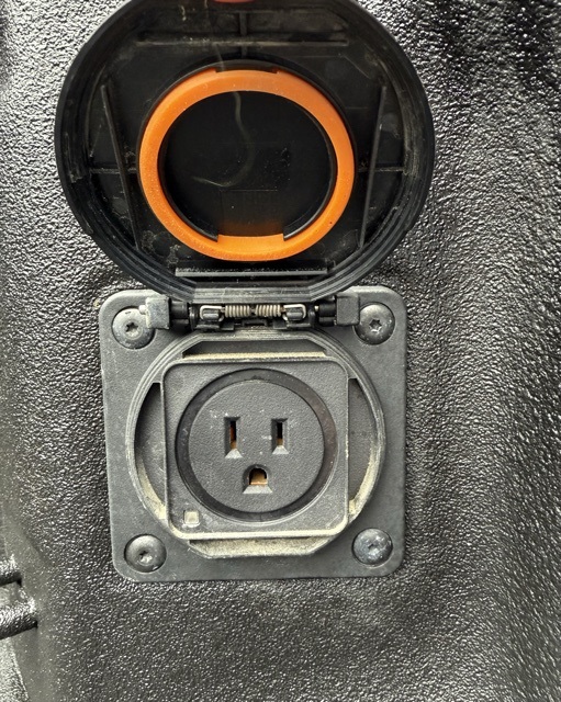 Vehicle image 8 of 32