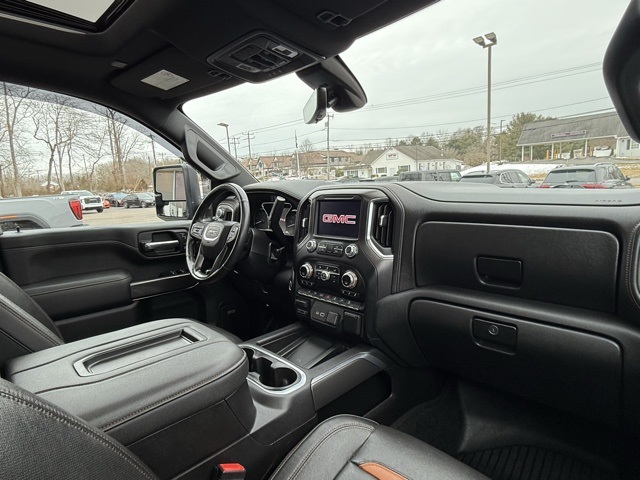 Vehicle image 21 of 32