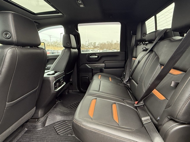 Vehicle image 13 of 32