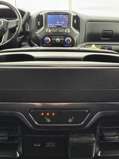 Vehicle image 26 of 32