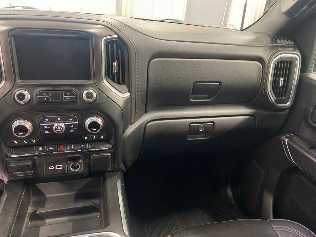 Vehicle image 18 of 25