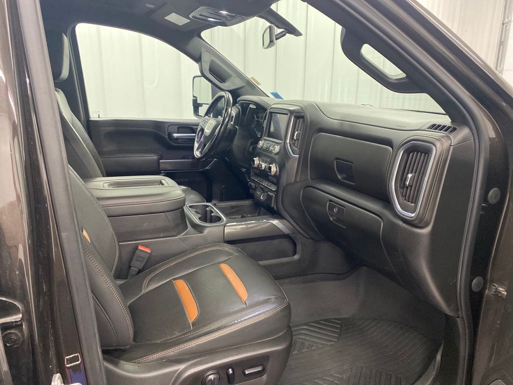 Vehicle image 10 of 25