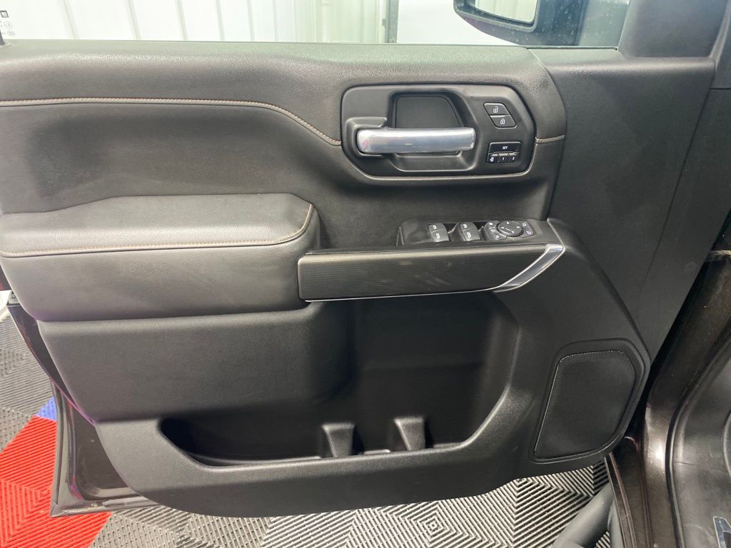 Vehicle image 12 of 25