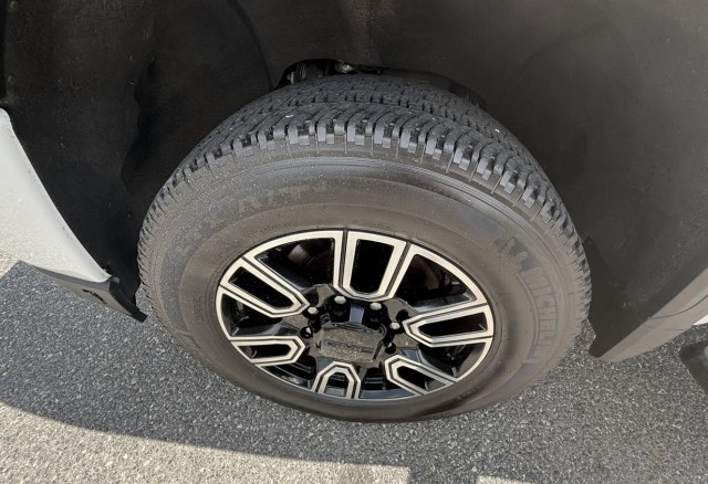 2020 GMC Sierra 2500HD AT4 Image 9 of 31