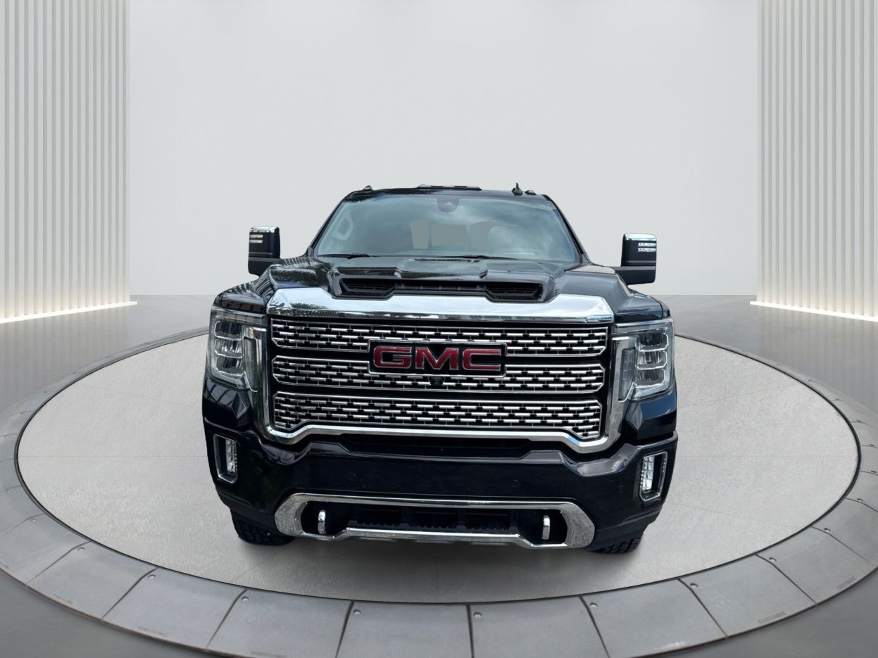 2020 GMC Sierra 2500HD Denali Image 2 of 34