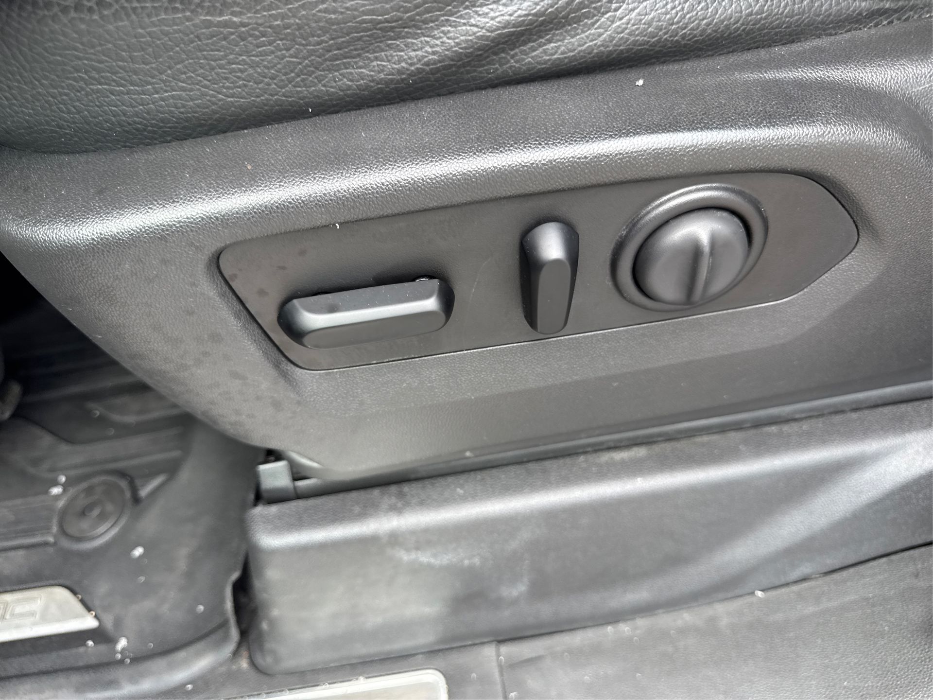 2020 GMC Sierra 2500HD Denali Image 27 of 34