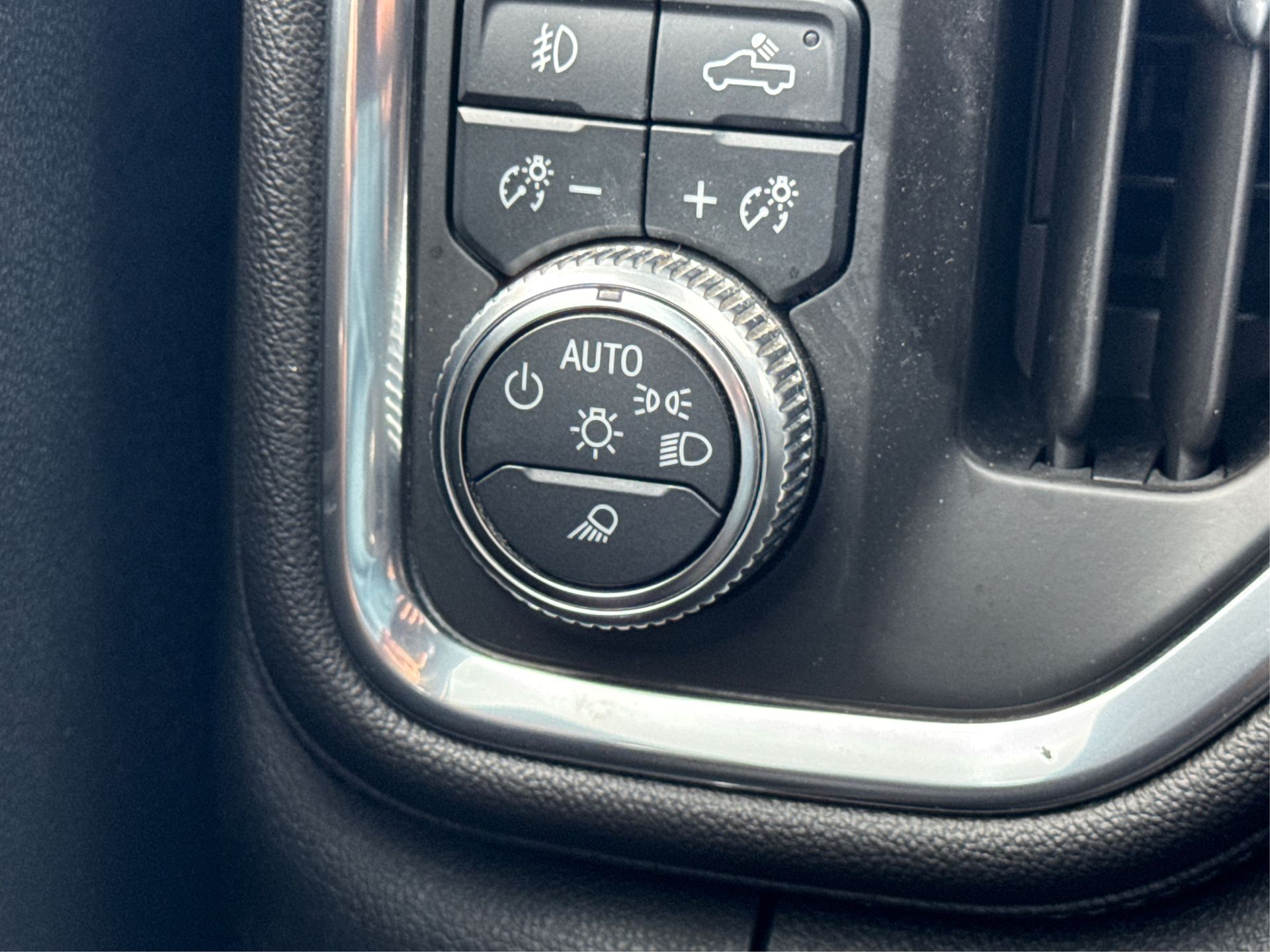 2020 GMC Sierra 2500HD Denali Image 21 of 34