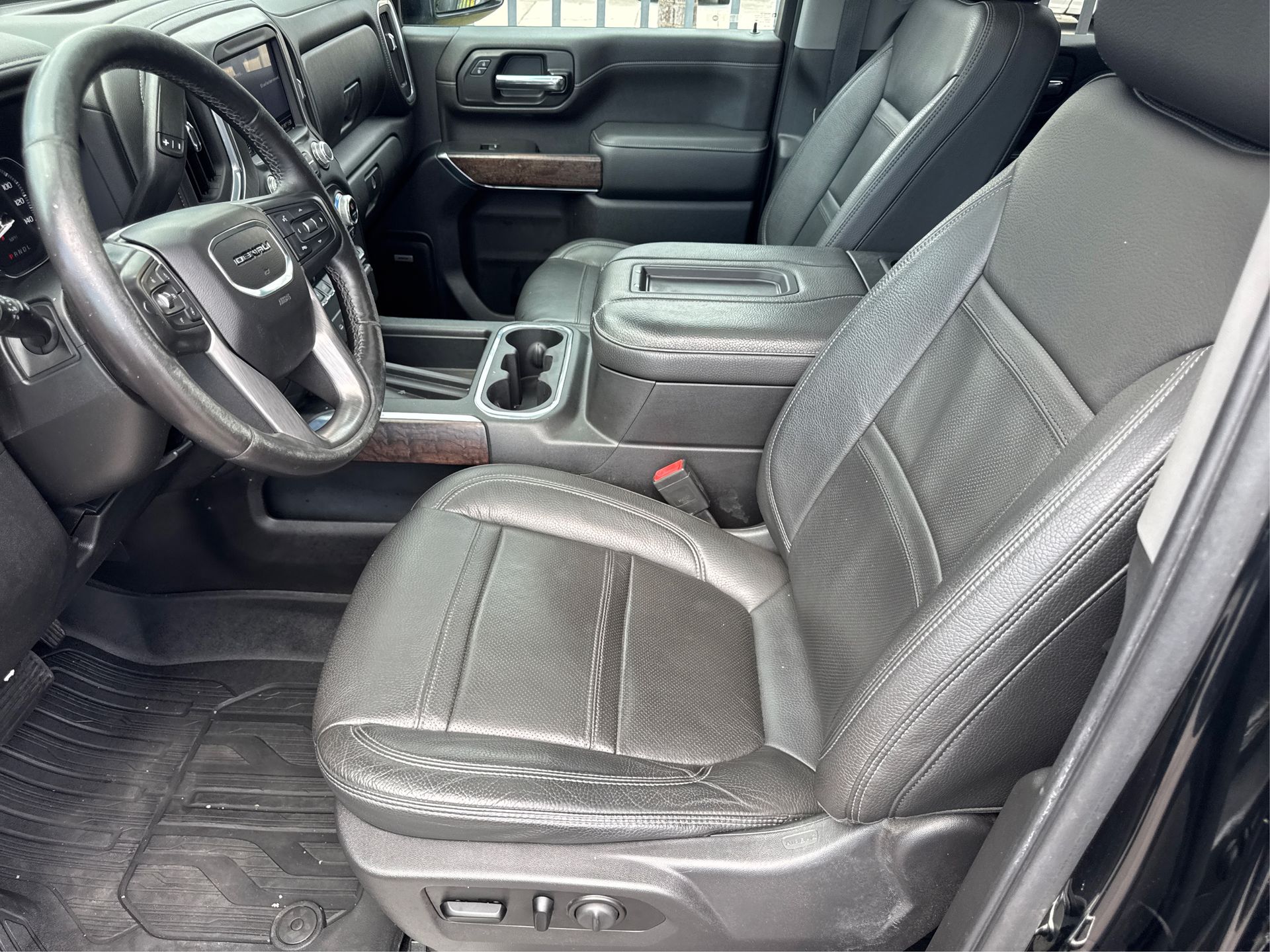 2020 GMC Sierra 2500HD Denali Image 12 of 34