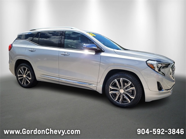 2020 GMC Terrain Denali Image 3 of 34