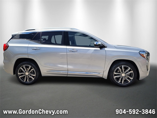 2020 GMC Terrain Denali Image 4 of 34