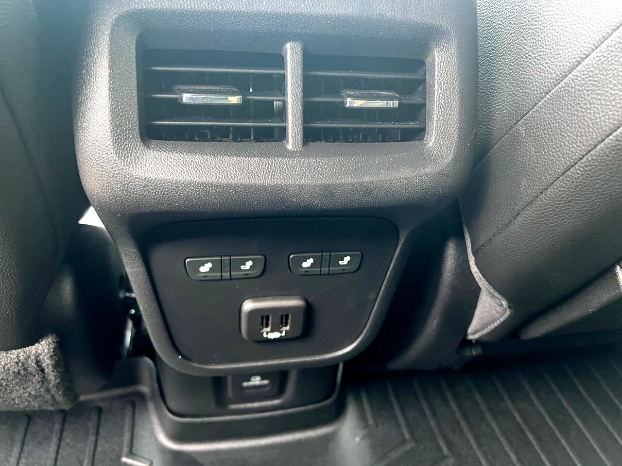 2020 GMC Terrain Denali Image 25 of 36