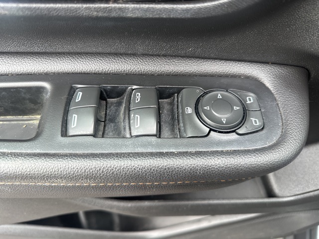 Vehicle image 11 of 34