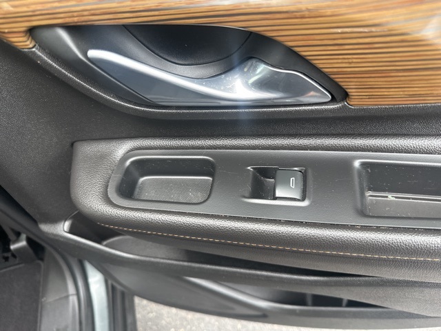 Vehicle image 22 of 34