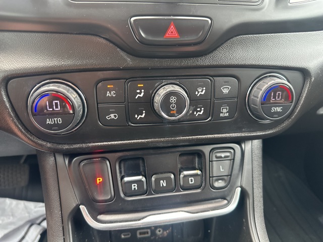 Vehicle image 17 of 34