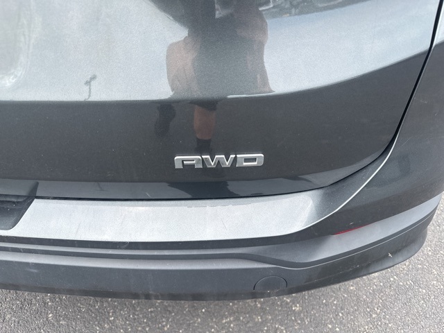 Vehicle image 10 of 34