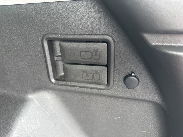 Vehicle image 26 of 34