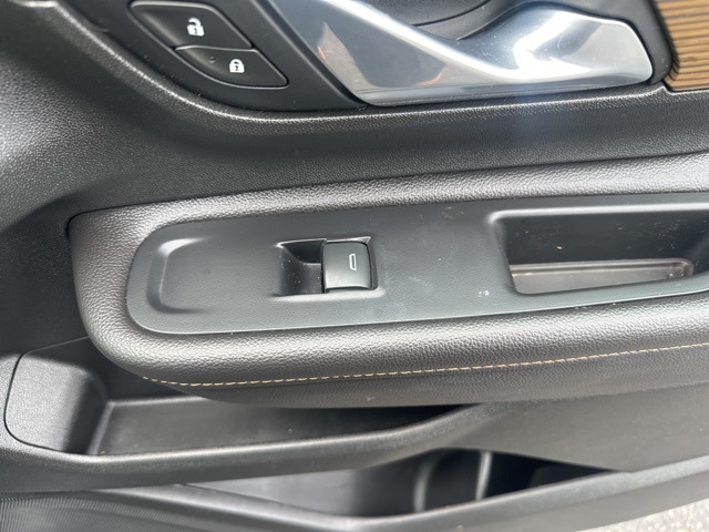 Vehicle image 20 of 34