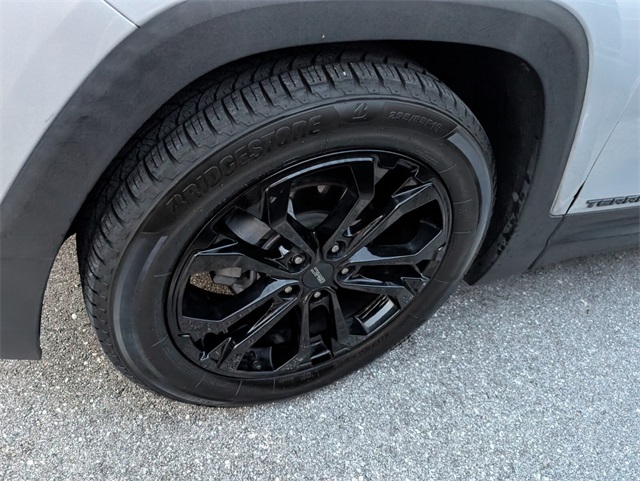 Vehicle image 9 of 23