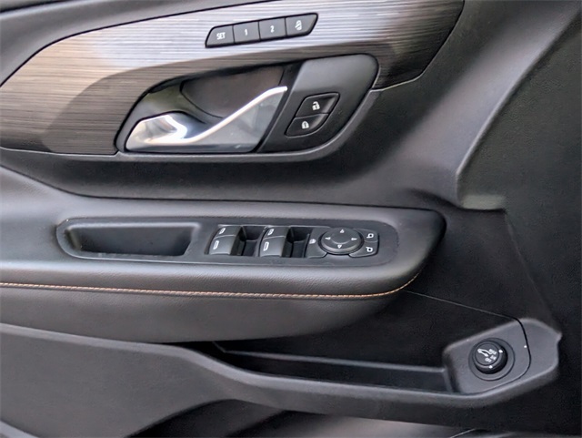 Vehicle image 18 of 23