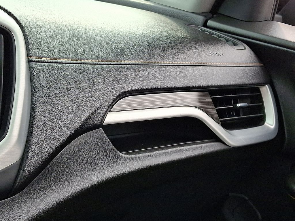 Vehicle image 27 of 31
