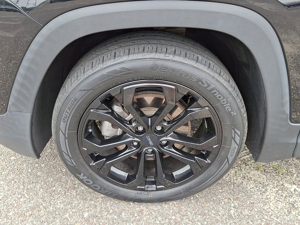 Vehicle image 14 of 31