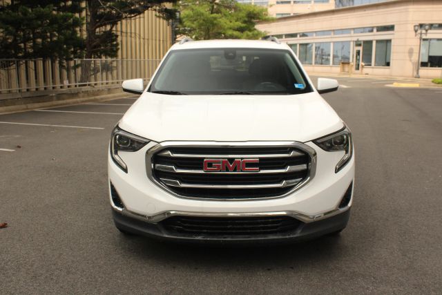 2020 GMC Terrain SLT Image 2 of 37