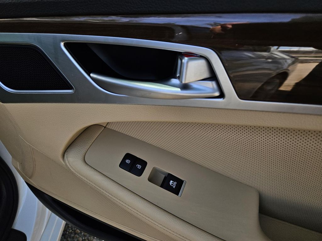2020 Genesis G80 3.8L Image 24 of 31