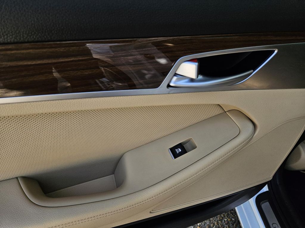 2020 Genesis G80 3.8L Image 22 of 31
