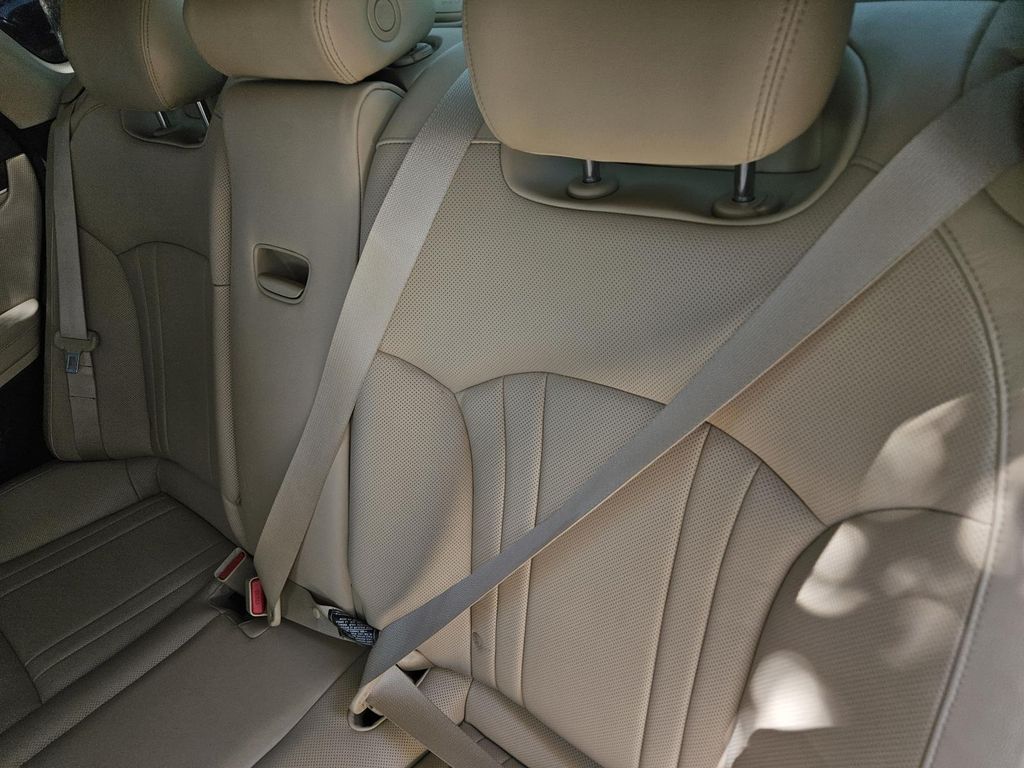 2020 Genesis G80 3.8L Image 10 of 31