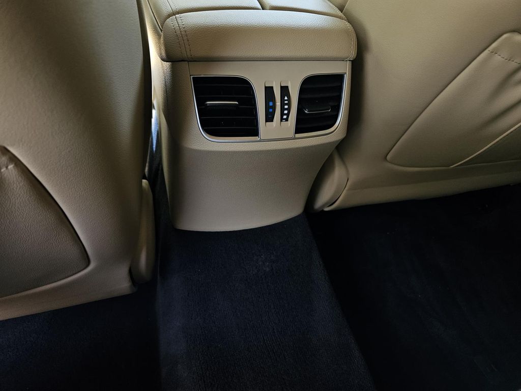 2020 Genesis G80 3.8L Image 25 of 31