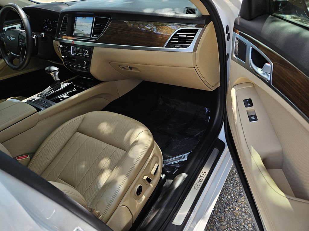 2020 Genesis G80 3.8L Image 14 of 31
