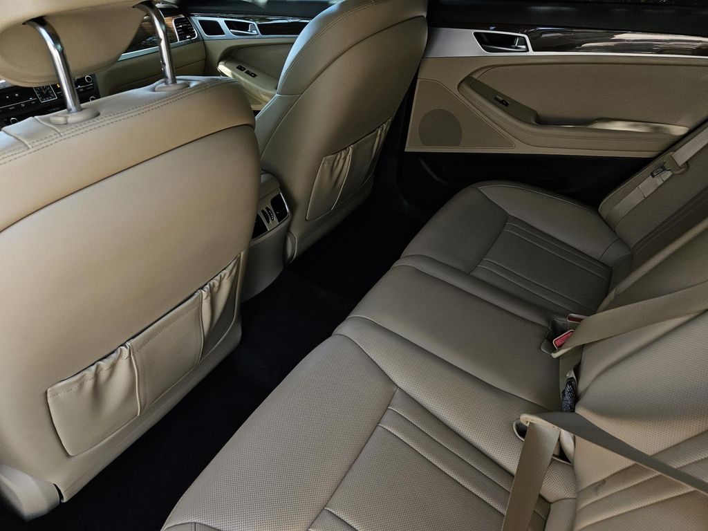 2020 Genesis G80 3.8L Image 9 of 31