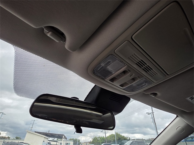 Vehicle image 28 of 29