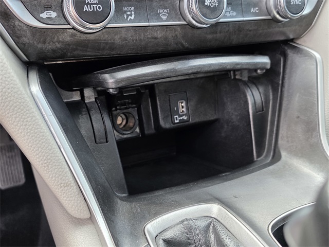 Vehicle image 24 of 29