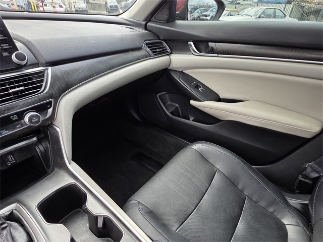 Vehicle image 27 of 29
