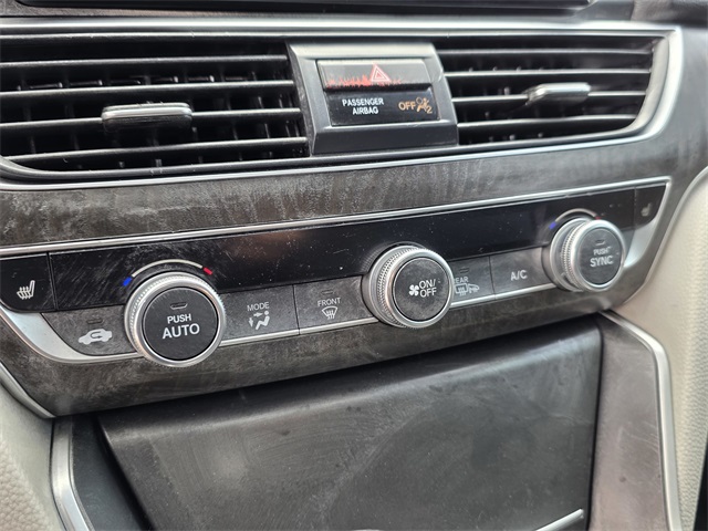 Vehicle image 22 of 29
