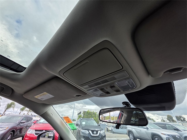 Vehicle image 12 of 29