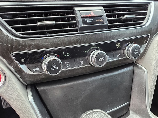 Vehicle image 23 of 29