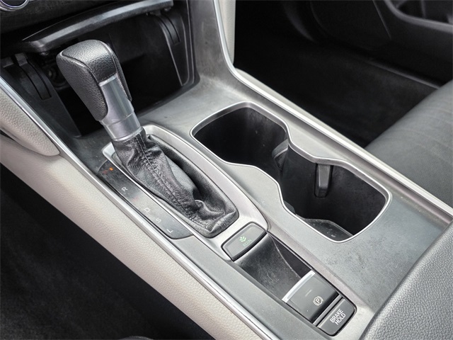 Vehicle image 26 of 29