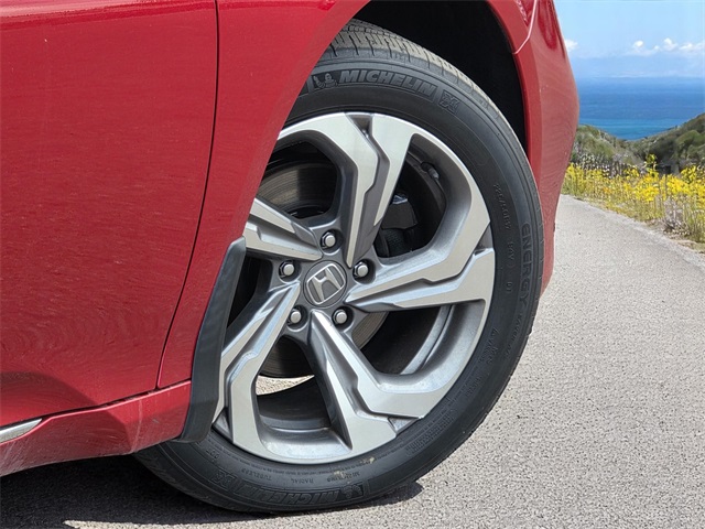 Vehicle image 8 of 29