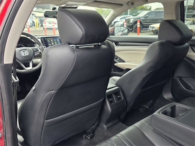 Vehicle image 17 of 29