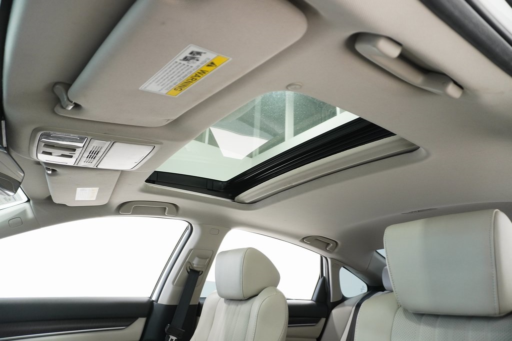 Vehicle image 12 of 30