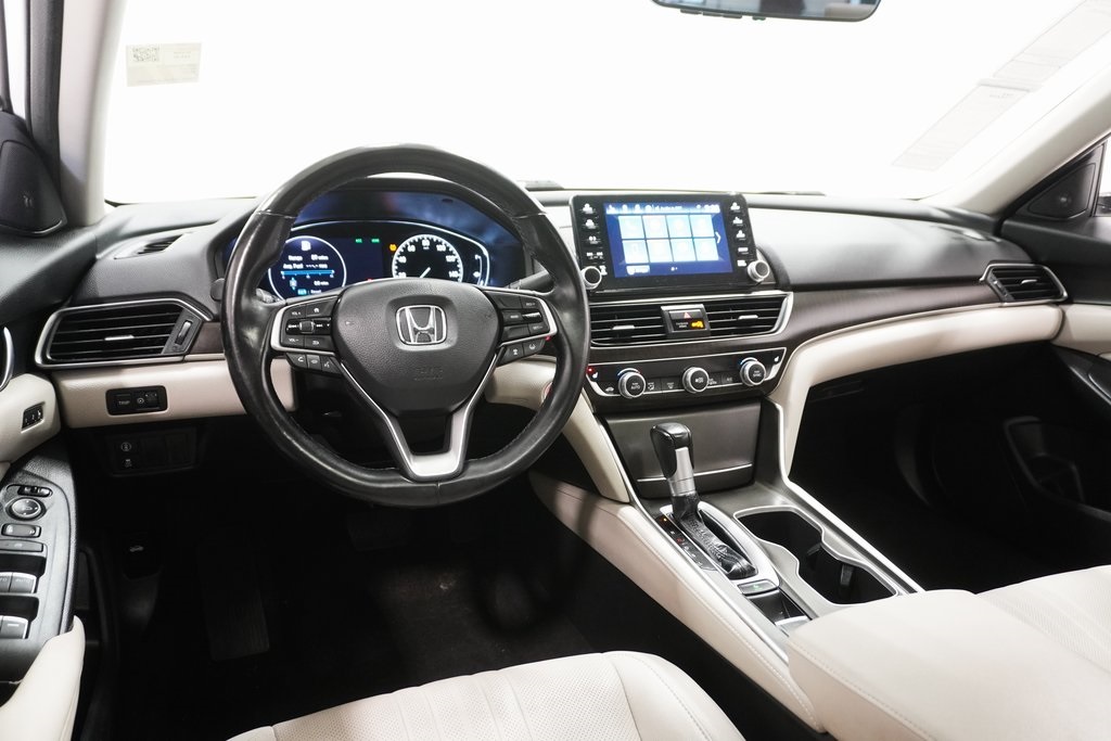 Vehicle image 18 of 30